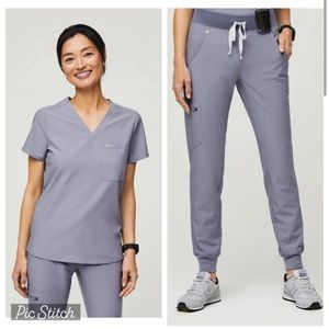 NEW FIGS Scrubs Zamora Joggers Catarina TOP SMALL VAPOR BLUE SPACE DYE BLUE GREY
